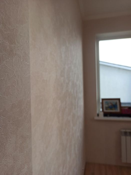 Покраска стін та поклейка шпалер