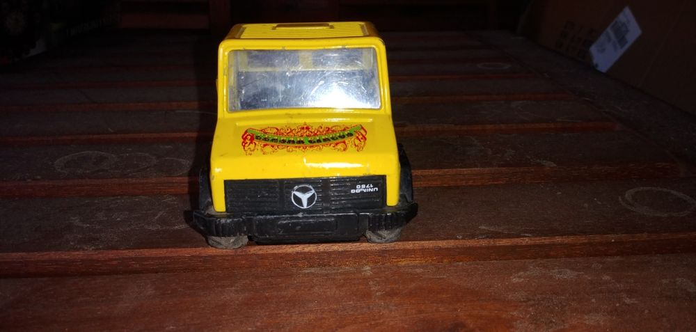 Duży model Mercedes Unimog Welly