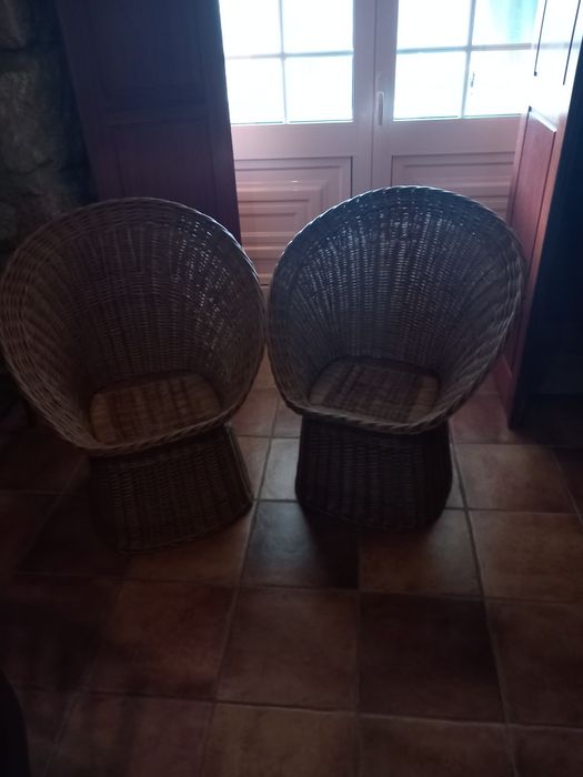 Cadeiras em palhinha
