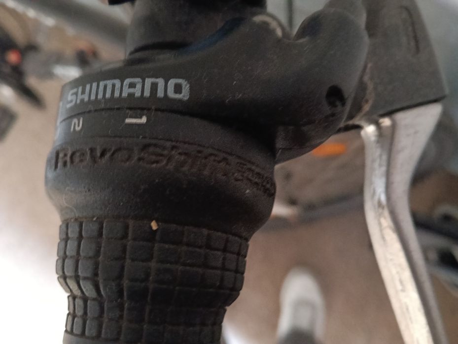 Bicicleta com 18 marchas. Oportunidade.