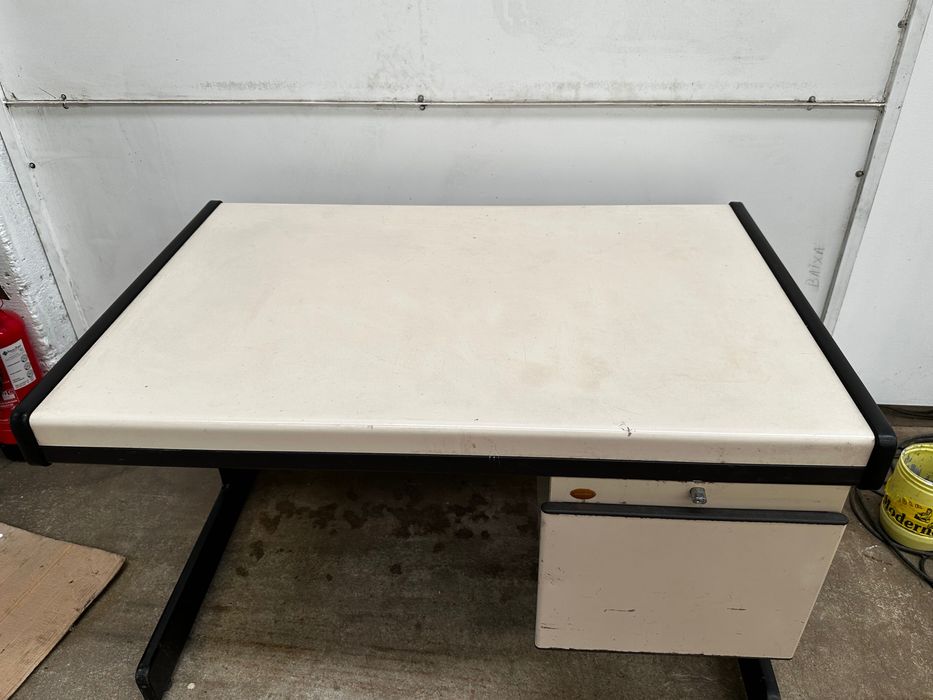 Secretaria metálica