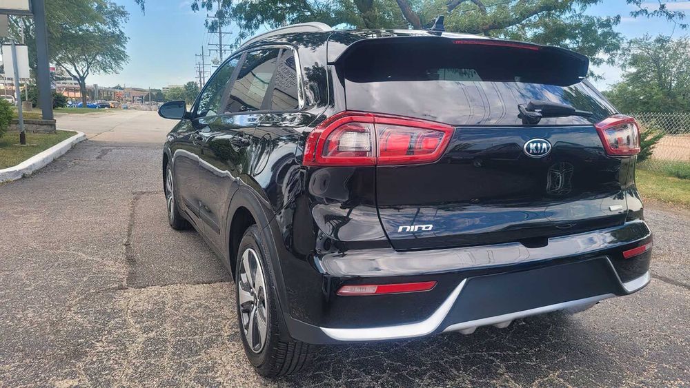 Kia Niro EX      2017