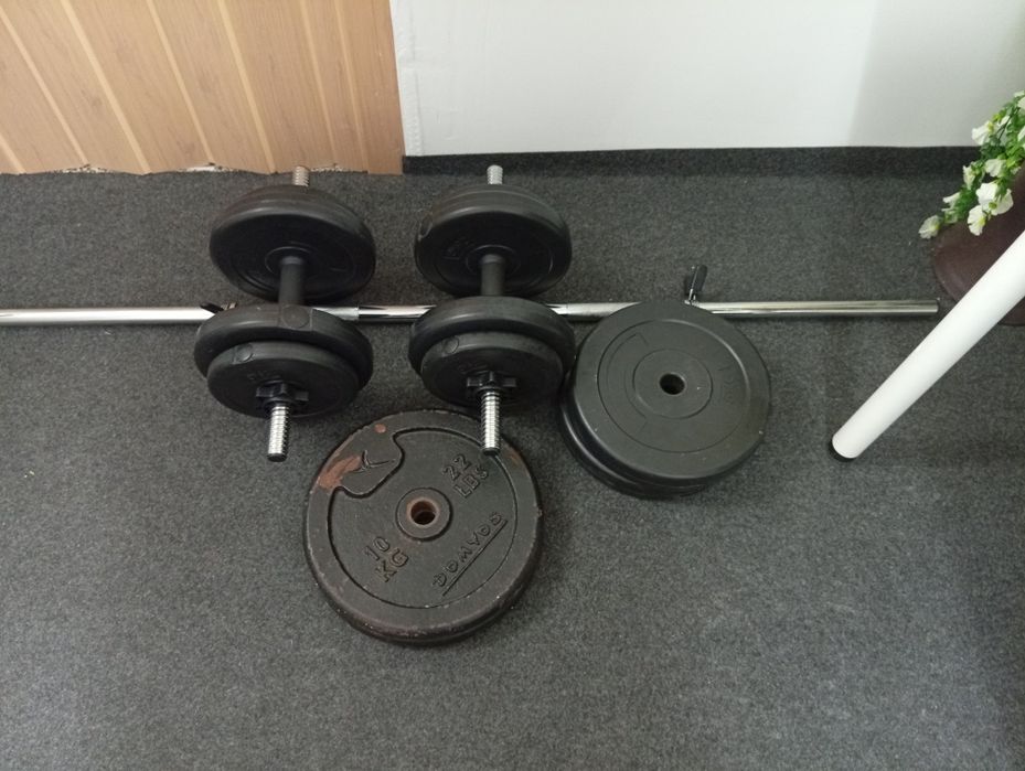 Halteres e uma barra tudo impecável.