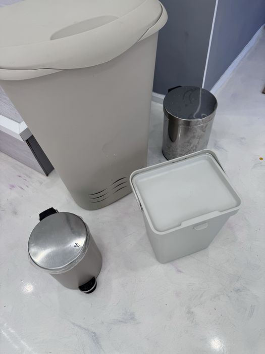 Cesto 70 litros + lixeiras inox