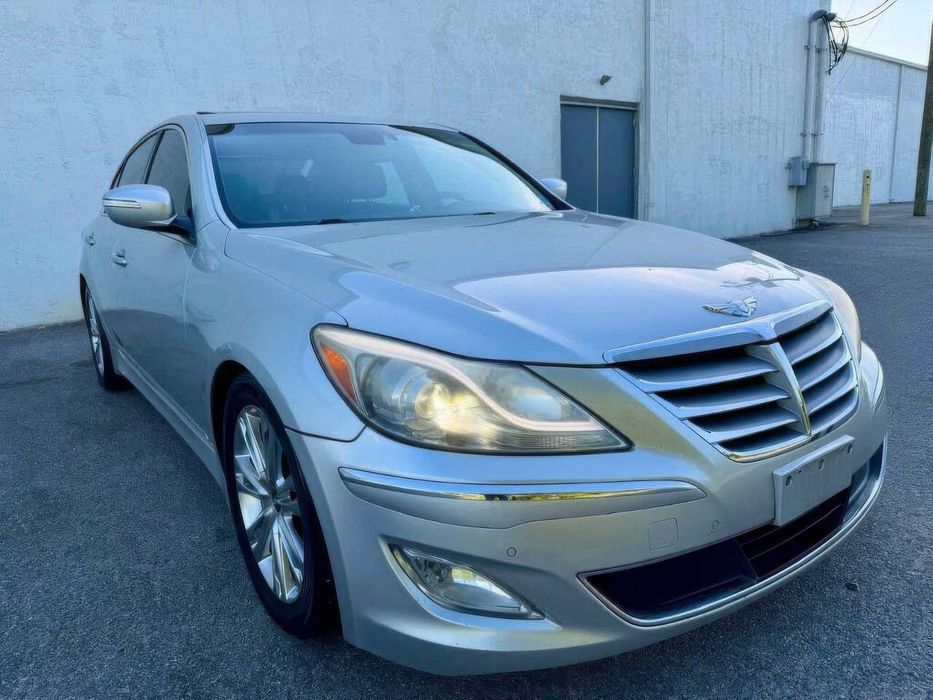 Hyundai Genesis      2012