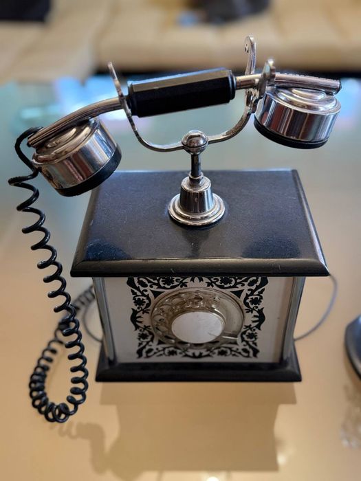 Винтажный телефон