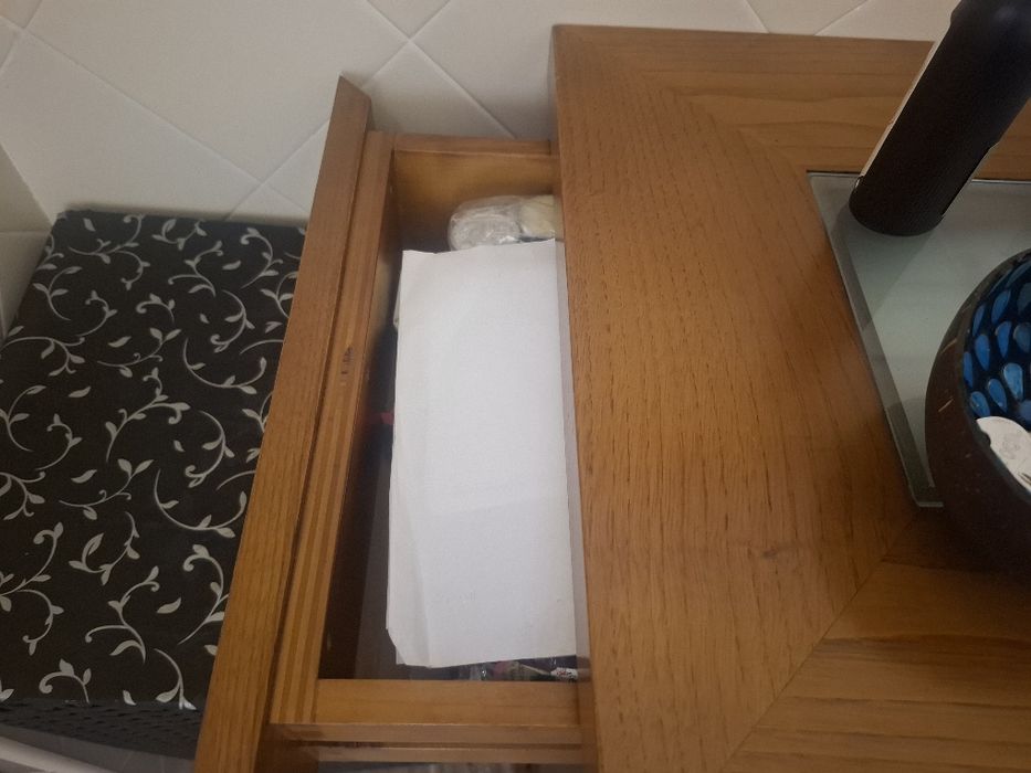 Consola em Nogueira Tratada – Elegância Natural para o Seu Espaço!