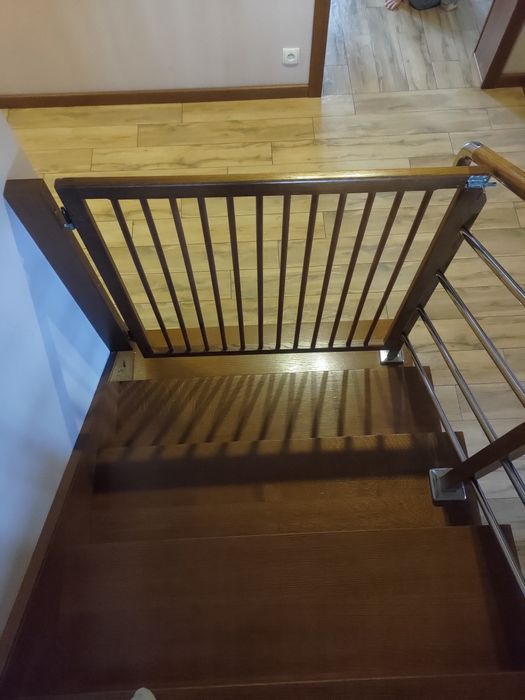 Bramka zabezpieczająca schody