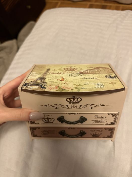 Продам шкатулку для прикрас