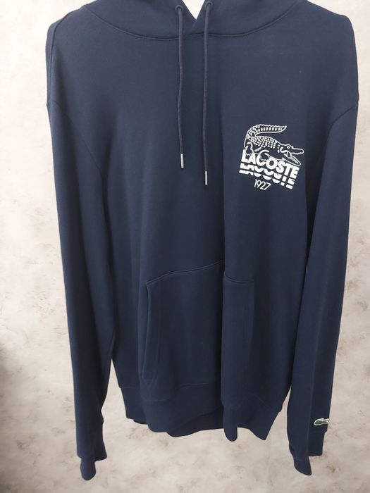 Lacoste bluza bawełniana kolor granatowy z kapturem z nadrukiem