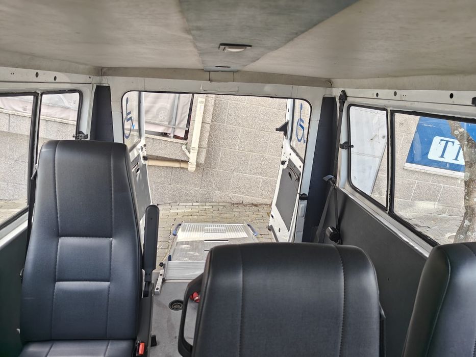 Carrinha adaptada para transporte de deficientes