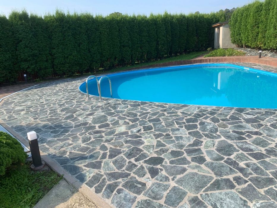 Kamień elewacyjny naturalny gnejs nieregularny łupek płaski na schody