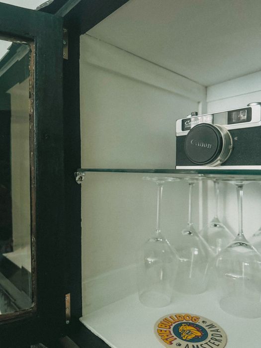 Aparador antigo em carvalho maciço – restaurado e exclusivo