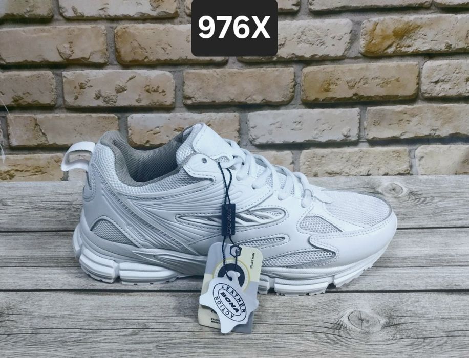 Летние женские кожаные кроссовки Bona 37-41p