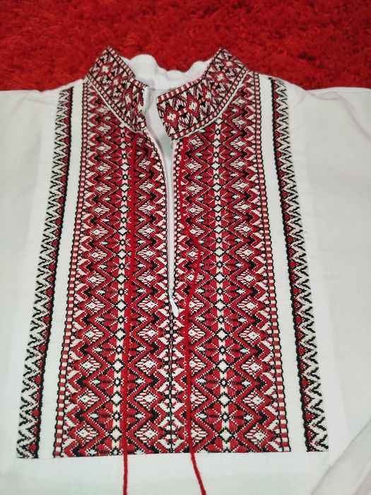 Святкова вишиванка для хлопчика, р. 140 (стан нової)