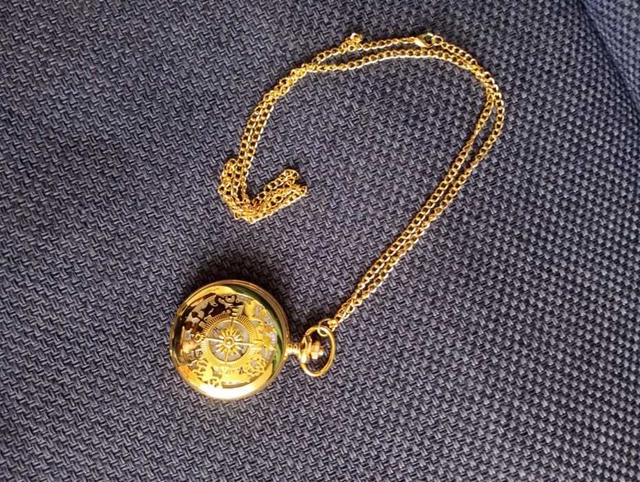 Zegarek Na Łańcuszku Vintage retro Ażurowy Kompas Złoty