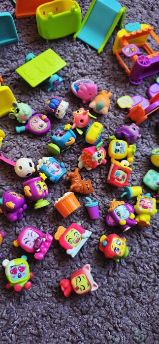 Іграшкові фігурки  Moji pops