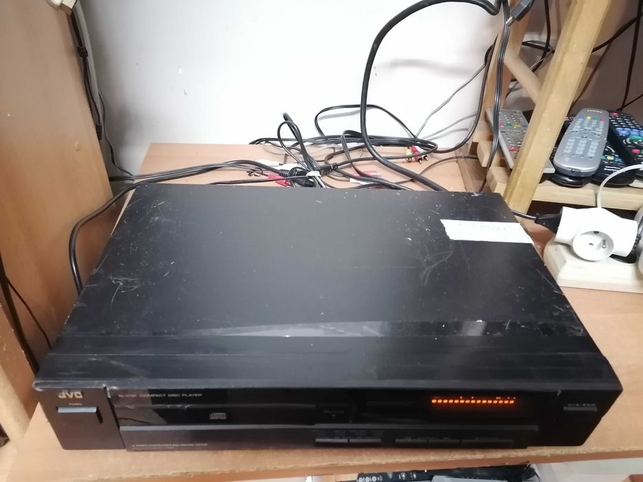 Odtwarzacz CD JVC XL-V131BK