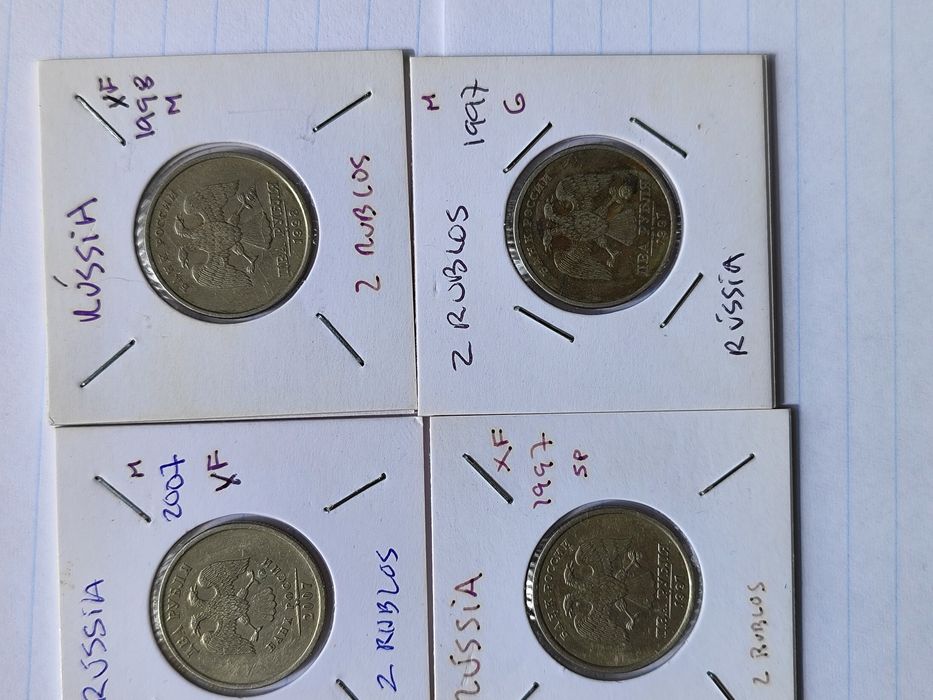Lote de 28 moedas da Rússia em diferentes estados de conservação.