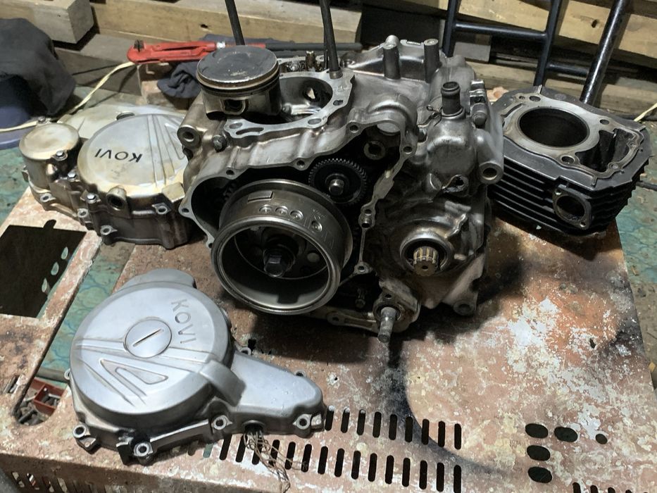 розборка нового мотора та продам колесо переднє кови адванс 250