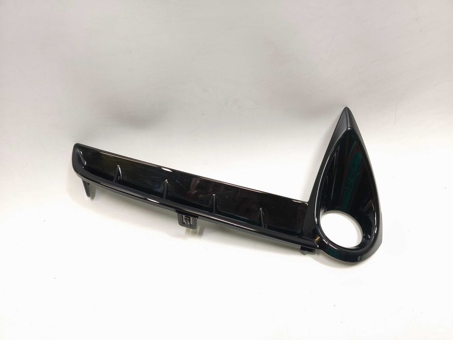 Kratka zderzaka prawy przód prawa Lexus UX ładna czarna