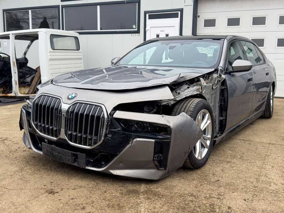 Бампер BMW 7 G70 розбірка запчастини БМВ Г70 шрот