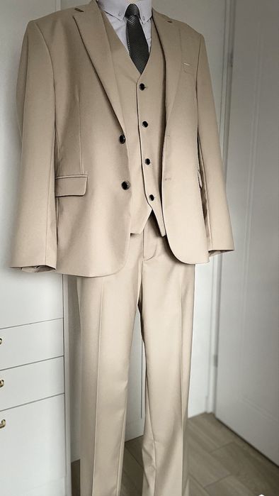 NOWY.  Garniur  męski  L , XL. trzy częściowy