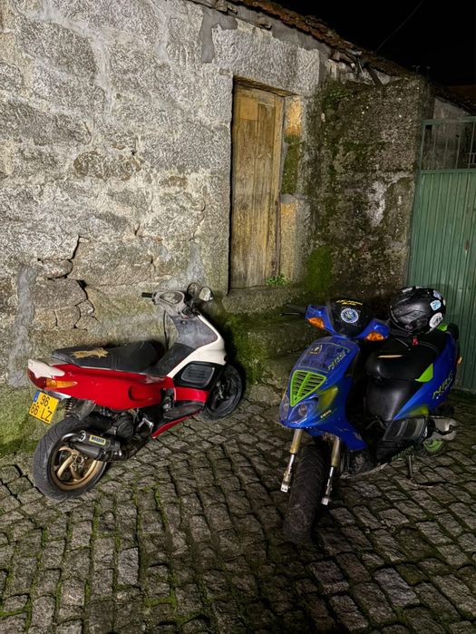 Vendo scooter 50cc gilera runner e uma moto 4 250cc ambas matriculadas