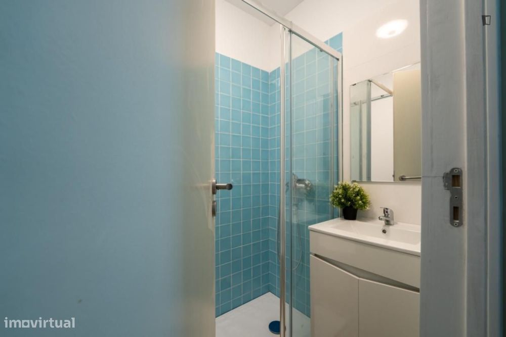Quarto - localizado em Campo de Ourique Lisbon