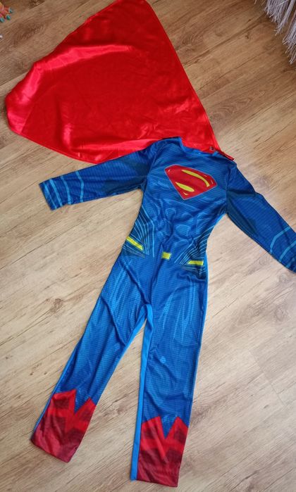 strój karnawałowy Superman ,rozmiar na 7- 8 lat ,stan idealny