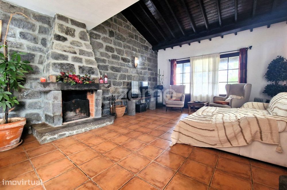 Moradia Rústica T3 com Espaço Exterior – Pico da Pedra, Ribeira Gra...