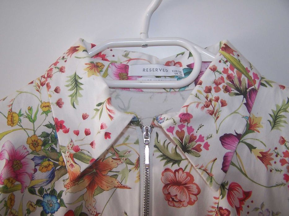 Sukienka w kwiaty Reserved 38