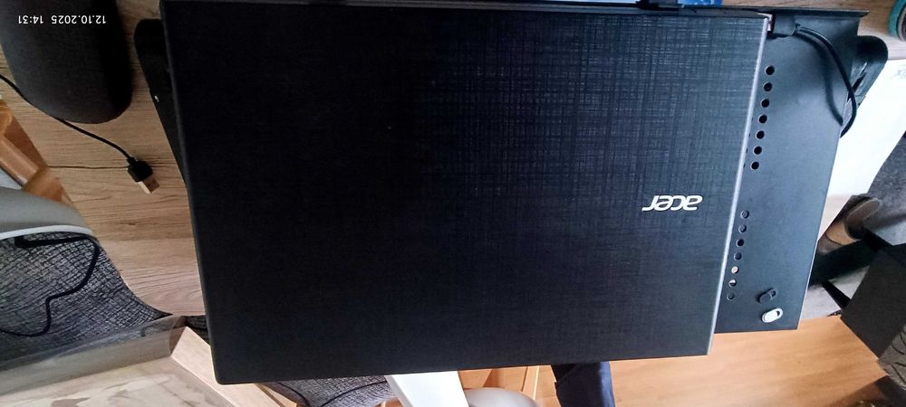 Sprzedam laptopa ACER Aspire E5