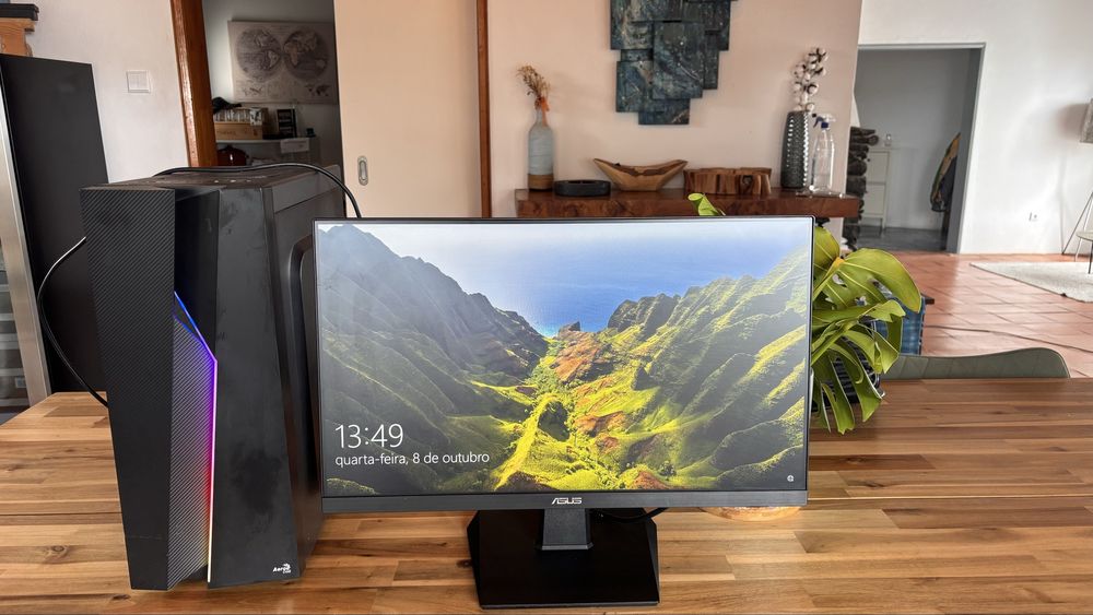 Monitor ASUS novo