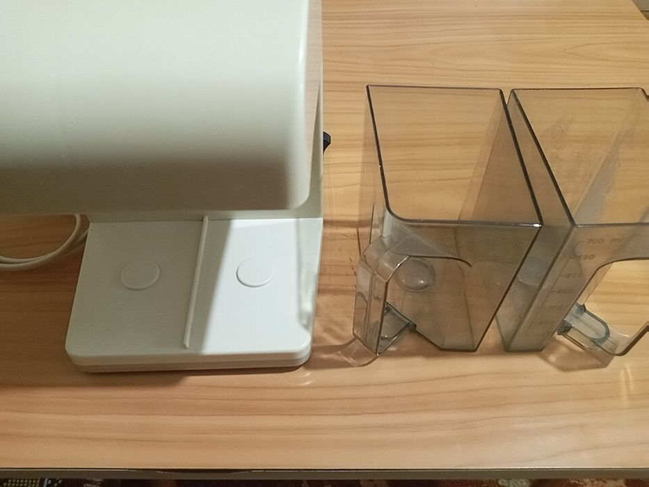 Продам электрическую соковыжималку.