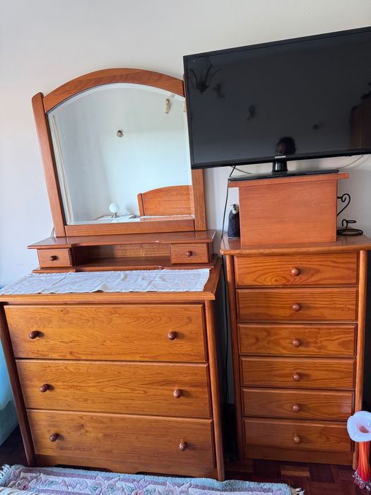 Mobilia Quarto Casal Completa com Roupeiro