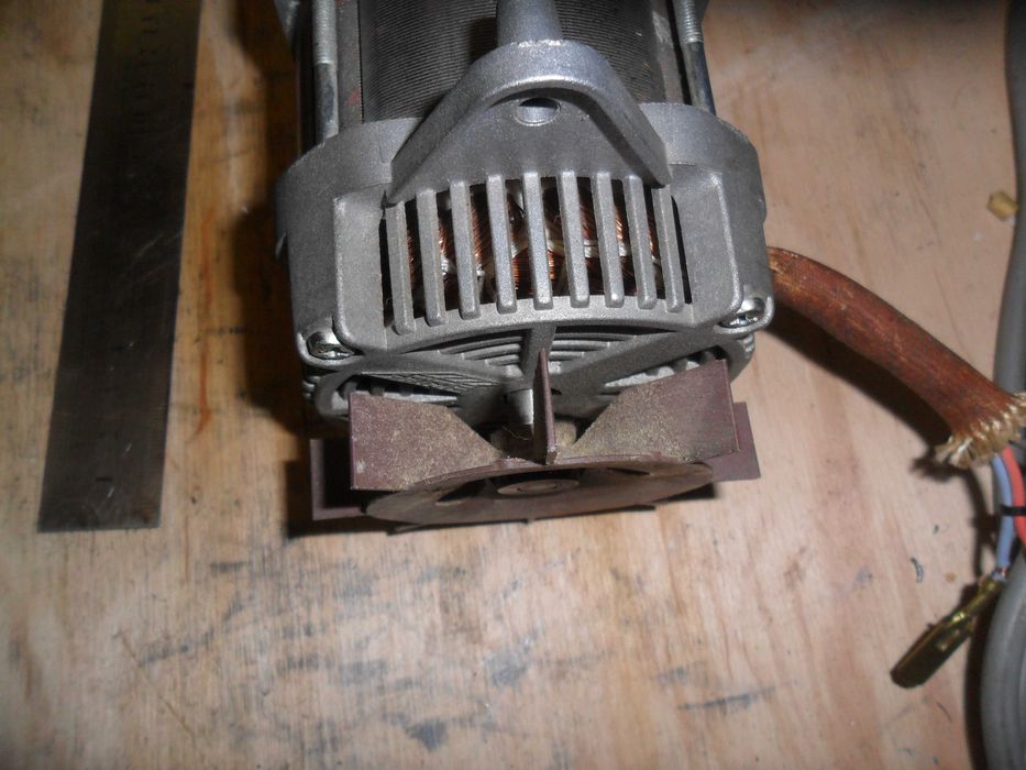 Электродвигатель  однофазный