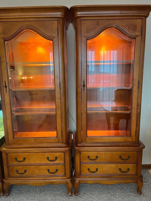 Piękne drewniane stylizowane meble