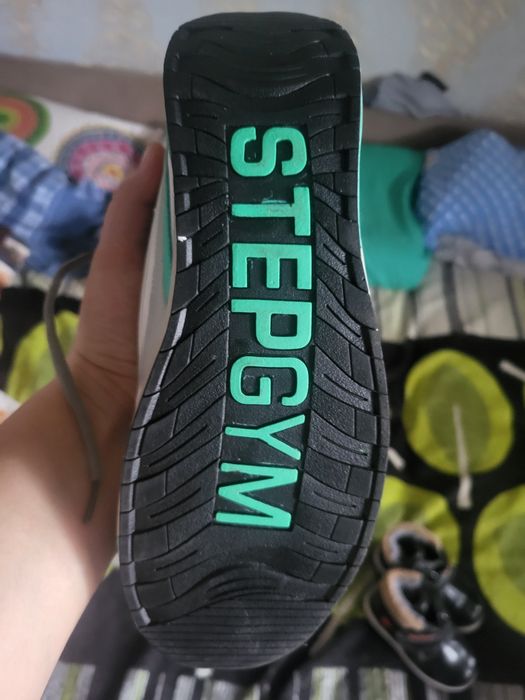 Продам красовки новые ортопедические.