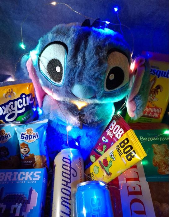 Подарунковий бокс "Дихаючий Стіч" (Stitch) - набір з солодощами