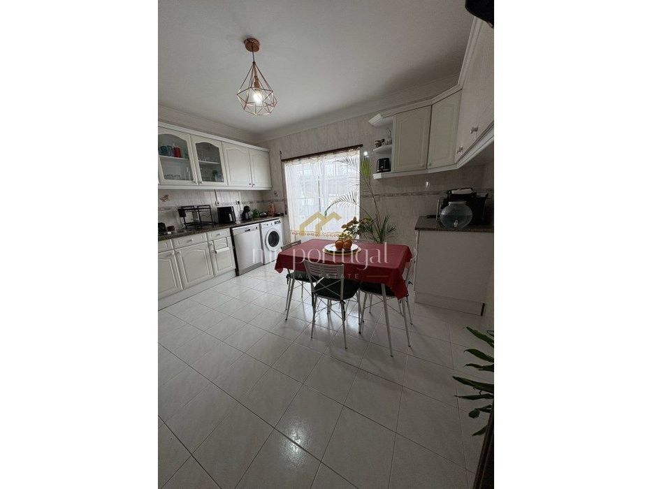 Excelente Apartamento T3 no Centro de Mafra com Parqueamento e Arre...