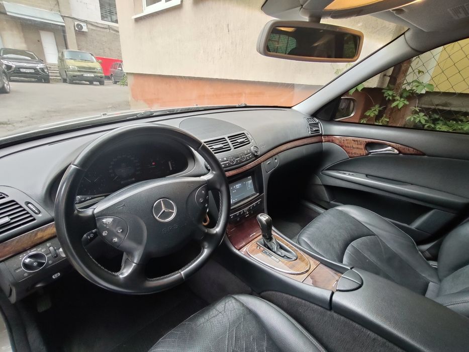 Mercedes-Benz  E 220 W211
