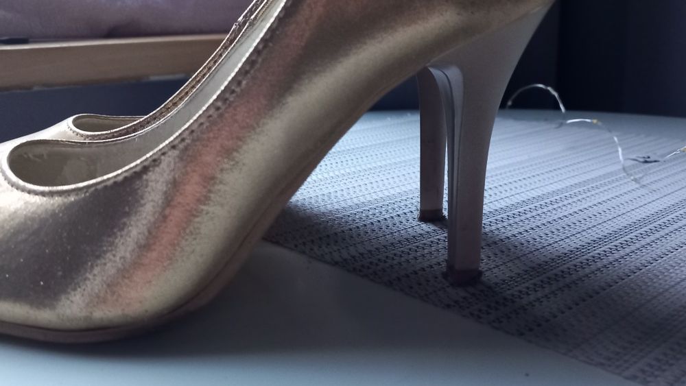 Złote szpilki skóra naturalna. 36,5/37