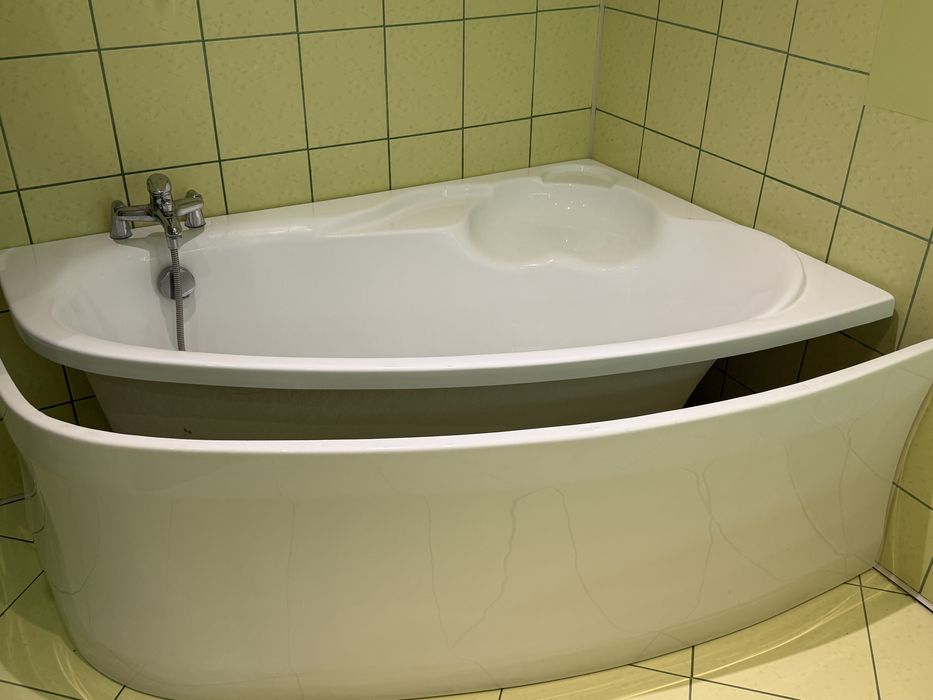 Wanna narożna z obudową 100/150