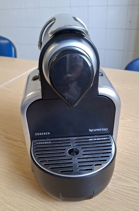 Máquina de café Nespresso Essenza