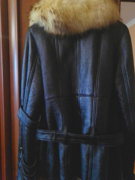 Зимова жіноча шкіряна куртка з натуральним хутром