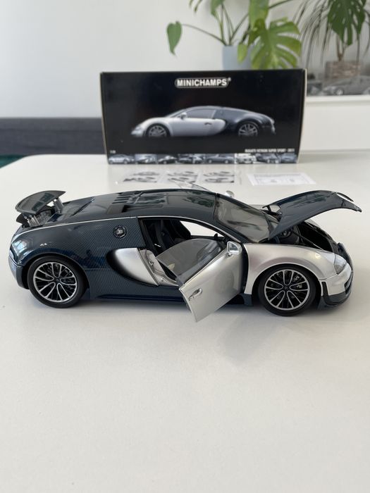 Model Bugatti Veyron Super Sport 2011 1/18 Minichamps j AutoArt Kyosho