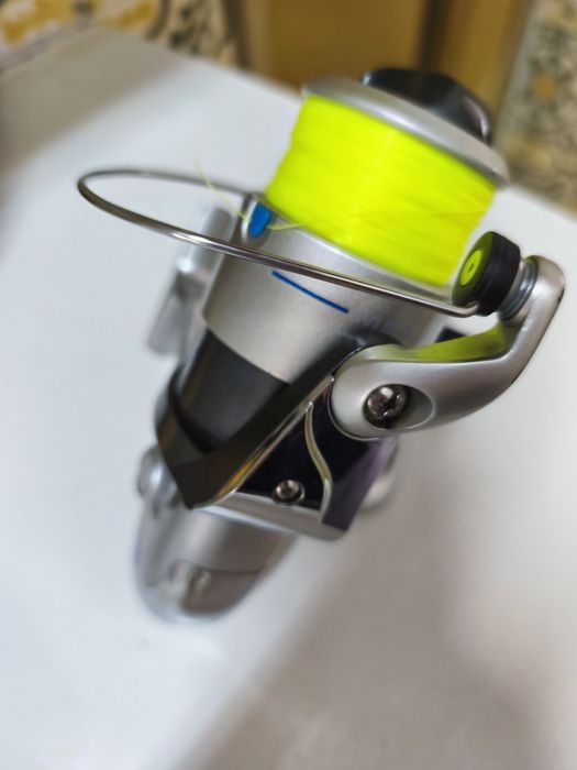 Varios carretos para pesca