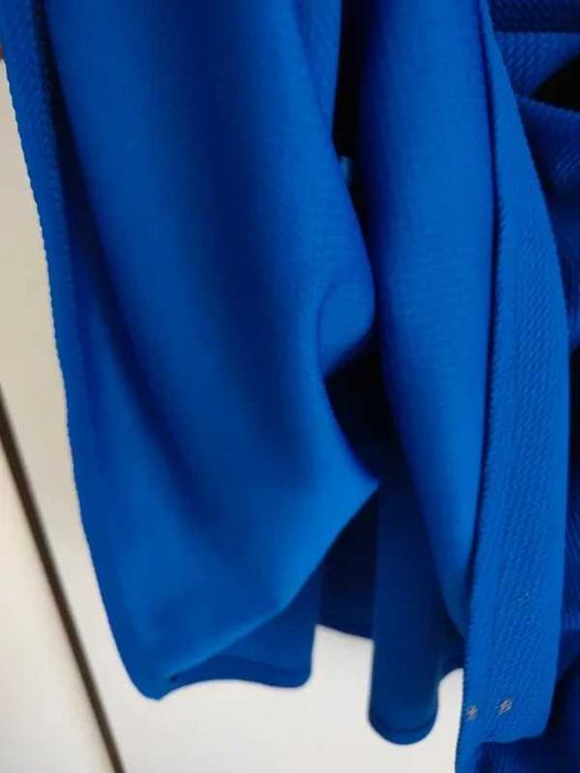 Vestido Curto Azul Elétrico – Estilo Skater / Ajustado (Tam. S)