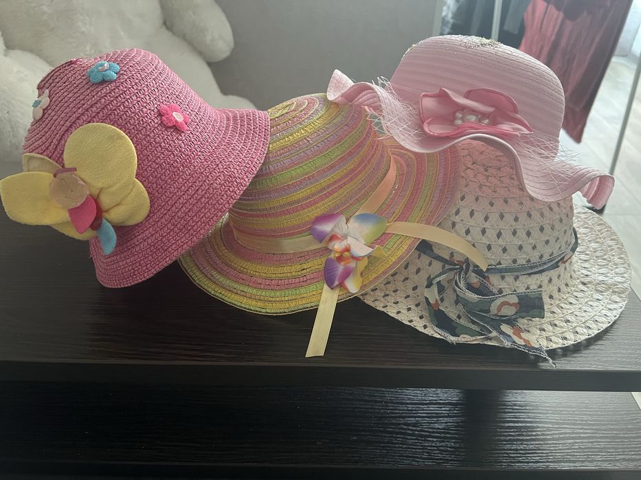 Капелюхи доя дівчинки